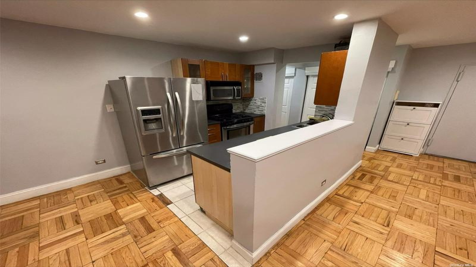 3 Bedrooms Bedrooms, ,2 BathroomsBathrooms,آپارتمانی,رهن و اجاره,1033 3 Bedrooms Bedrooms, ,2 BathroomsBathrooms,آپارتمانی,رهن و اجاره,1033