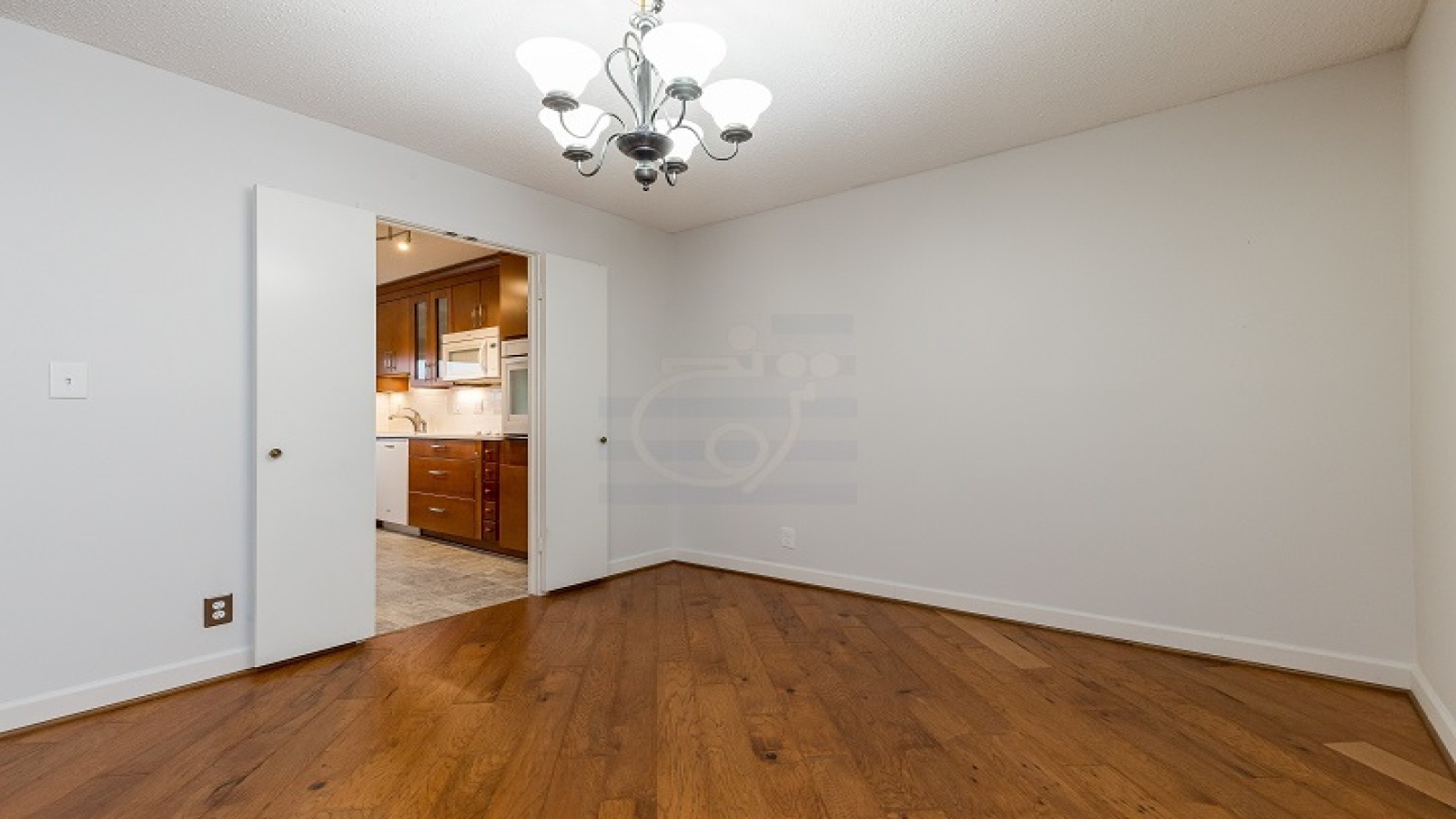 3 Rooms Rooms,2 BathroomsBathrooms,دفتر کار,فروشی,1023